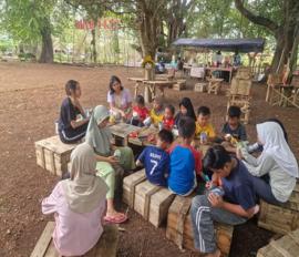 AKTIVITAS KKN MAHASISWA UGM DI PADUKUHAN NGEBRAK TIMUR